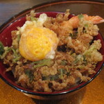 海老の小天丼にかき揚げと玉子のトッピングを追加して、ご飯を大盛にしていただきました ♪♬