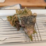 旬彩 天ぷら 心来(しんら） - 鯵 梅肉 大葉。