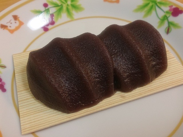 300年の歴史ある艶やかな餡とふわふわ餅の「赤福餅」』by りす3