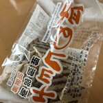 NewDaysミニ - 料理写真:お尻から開けて家内に指摘されたチョコQ助の袋　よく見ると「類似品にご注意ください」とまで書いてある。
