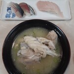 寿司 若竹丸 - (左上から)ニボサバ・ビントロ・あら汁