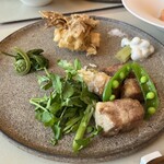 エヴァム・エヴァ・ヤマナシ・アジ - 