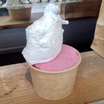 ディージェラート - 料理写真:ミルクとラズベリーのダブル（紙カップ）　¥594円