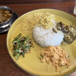 GREEN BROWN - スリランカプレート1,500円（サラダと焼き卵抜き）