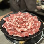 黒豚料理 あぢもり - 特選黒しゃぶ肉 バラのようですね.*･ﾟꫂ ၴႅၴ