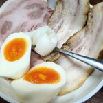 らーめん蔵花 - チャーシュー２種類と、味付け玉子