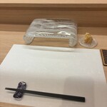 鮨処 暁 -akatsuki- - ガラスの寿司盛り台