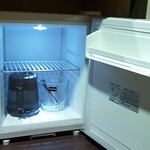 奥入瀬渓流ホテル - 冷蔵庫の中は　水とアイスペールだけ