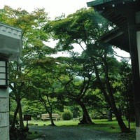日光金谷ホテル - 正面を左に見ると日本庭園が
