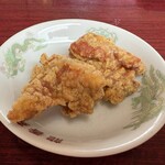 台湾料理龍香苑 - サービスの唐揚げはジューシーでニンニク効いて美味い！