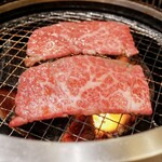 炭焼 金竜山 - 中カルビ