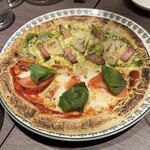 Sea Cave - ジェノベーゼとマルゲリータのハーフアンドハーフピザ¥700¥650 2種類楽しめるの嬉しい☺️