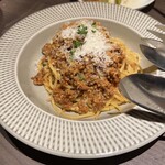 Sea Cave - 赤ワインとアブサンで煮込んだボロネーゼ¥1600 アブサンの香りがすごい！✨