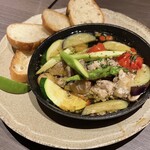 Sea Cave - チキンと季節野菜のアヒージョ(バゲット付き)
                                ¥1500