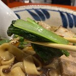 中華そば 鴨福 - 小松菜もシャキシャキ！