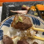 中華そば 鴨福 - 鴨丼ハーフサイズ。
      タレが少しかけられていてコレもうんまいっ！