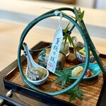 よし澤 - ◉八寸(2色のトウモロコシのすりながし、枝豆、新じゃがいもの酒盗和え、冬瓜とミニトマト、イワシと大根ときゅうり)