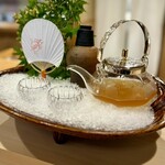 よし澤 - ◉まずは食前酒のサービスから。
      ※ノンアルコールの「白ワイン」か「梅酒」からチョイス