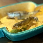 よし澤 - ◉長野天竜川「稚鮎の塩焼き」ハゼの葉のソース