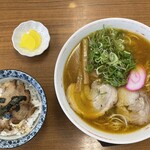 まるよし - チャーシュー丼セット（中華そば＋ミニチャーシュー丼＋漬物）1,100円＋麺大盛り150円