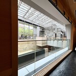 よし澤 - ◉カウンター席後ろはオープンエアー