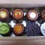 カヌレ堂 カヌレ ドゥ ジャポン 桜川店 - ８個入　月替わりの限定品が２種類１個ずつ入っています