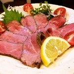 酒肴商店 アジト - 自家製ローストビーフ