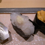 寿司栄 華やぎ - コハダ，白エビ，ウニ