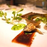 レフェルヴェソンス - 生き生きと焼いた鮎をそのコンソメと、肝の苦みのガストリックとタブナード、クレソン、山山葵