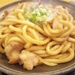 よし乃 - ホルモンうどん880円