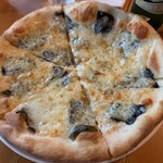 ミンズヤード - ちりめんじゃこと海苔のピザ