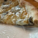 ミンズヤード - ちりめんじゃこと海苔のピザ