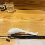 めん 呼白 - 店内はカウンター席のみの落ち着いた空間^ ^