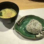おばんざいとお酒 胡麦 - 本日のおむすび　卵スープ