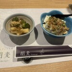 おばんざいとお酒 胡麦 - オクラと山芋　　手作り豆腐
