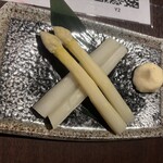 地酒と道産食材 一笑 - ホワイトアスパラガスの茹で