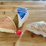 Kaasland Haarlemmerdijk - 料理写真:3種類のチーズを購入