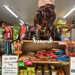 ナマステRARA - 店内。インドやネパールの食材が並ぶ。使い方は店長が日本語でレクチャーしてくれる。