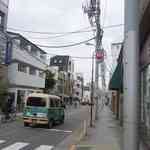 ラ・リューシェ - しばらくの間、自由が丘駅方面へ直進していきます。