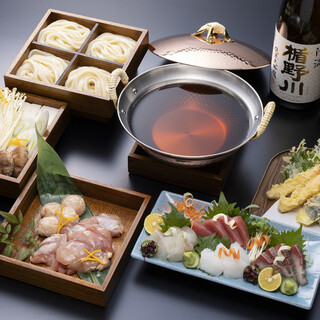 こだわりの天然出汁が味わえる「鍋料理」もおすすめ