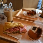 スターバックス リザーブ ロースタリー トウキョウ - ･マリトッツォ ノッチョーラ
      ･直焼きフォカッチーノ サラミミラノ＆モッツァレラ
      ･米糀ミルク使用 黒糖 わらび餅ラテ
      　（東京ロースタリーマイクロブレンド）