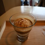 スターバックス リザーブ ロースタリー トウキョウ - クラシックアフォガート（ディカフェ コスタリカ ハシエンダ アルサシア）