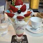 文明堂 カフェ - 苺パフェ、最高！
