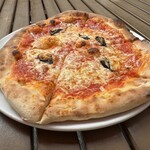 クッチーナ デル カンポ - マルゲリータは一切れだけ食べてみた。残りはテイクアウトｗ