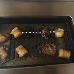 焼肉漢江 - 焼き3　国産丸腸　5分ぐらいで食べると中が冷たいからよく焼いてね