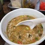 らーめん楓神 - そぼろの丼に具材とスープを入れてよく混ぜてから