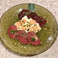 ホルモン三種盛り定食