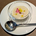 Largo RISTORANTE - ホワイトアスパラガスの冷製スープ