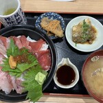 群青 - 海鮮丼　＋　二品のおばんざい　＋　あら汁
