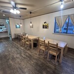 淡路島バーガー - 店内テーブル